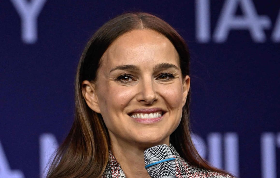 Natalie Portman luce la minifalda de Miu Miu más elegante tras su separación