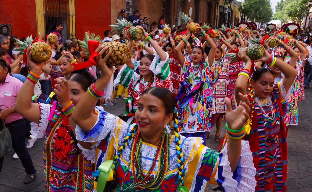 Alistan dos Guelaguetzas en Oaxaca