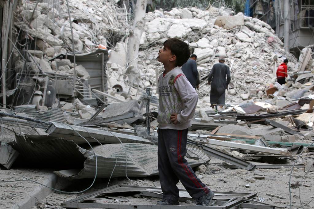 Población pide corredor para huir de bombardeos en el este de Aleppo 