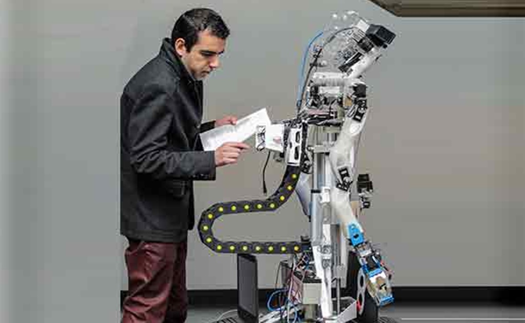 Mexican expert designs high-level service robots