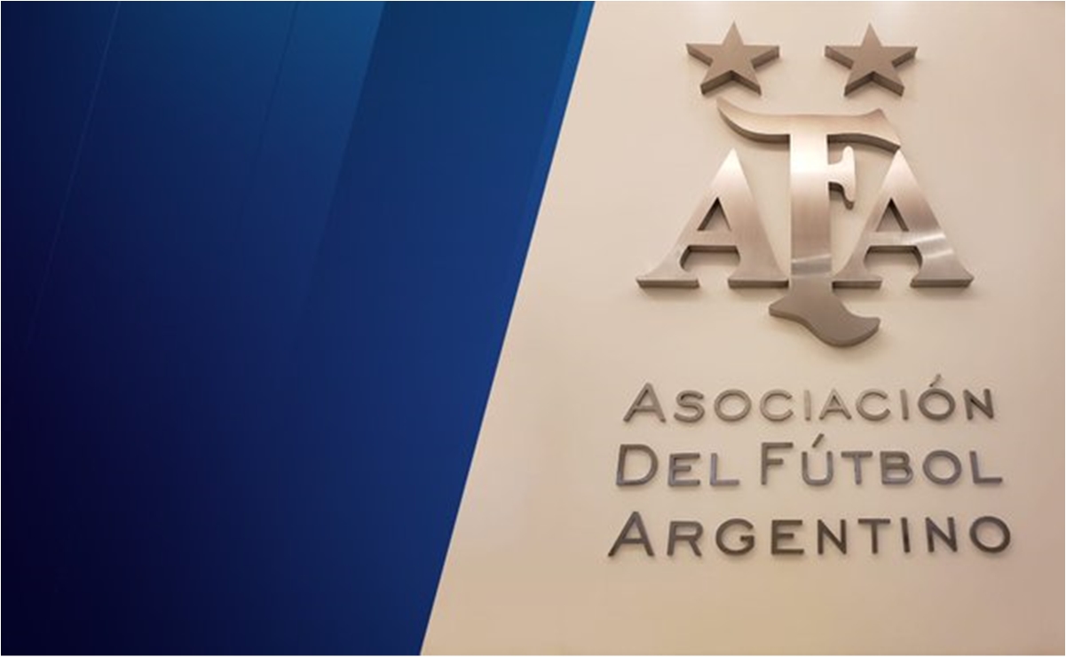 Suspenden todo el futbol en Argentina por ola de Covid-19; en suspenso la Copa América
