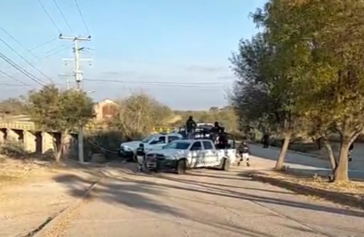 Hallan tres cuerpos colgados de puente en Fresnillo, Zacatecas