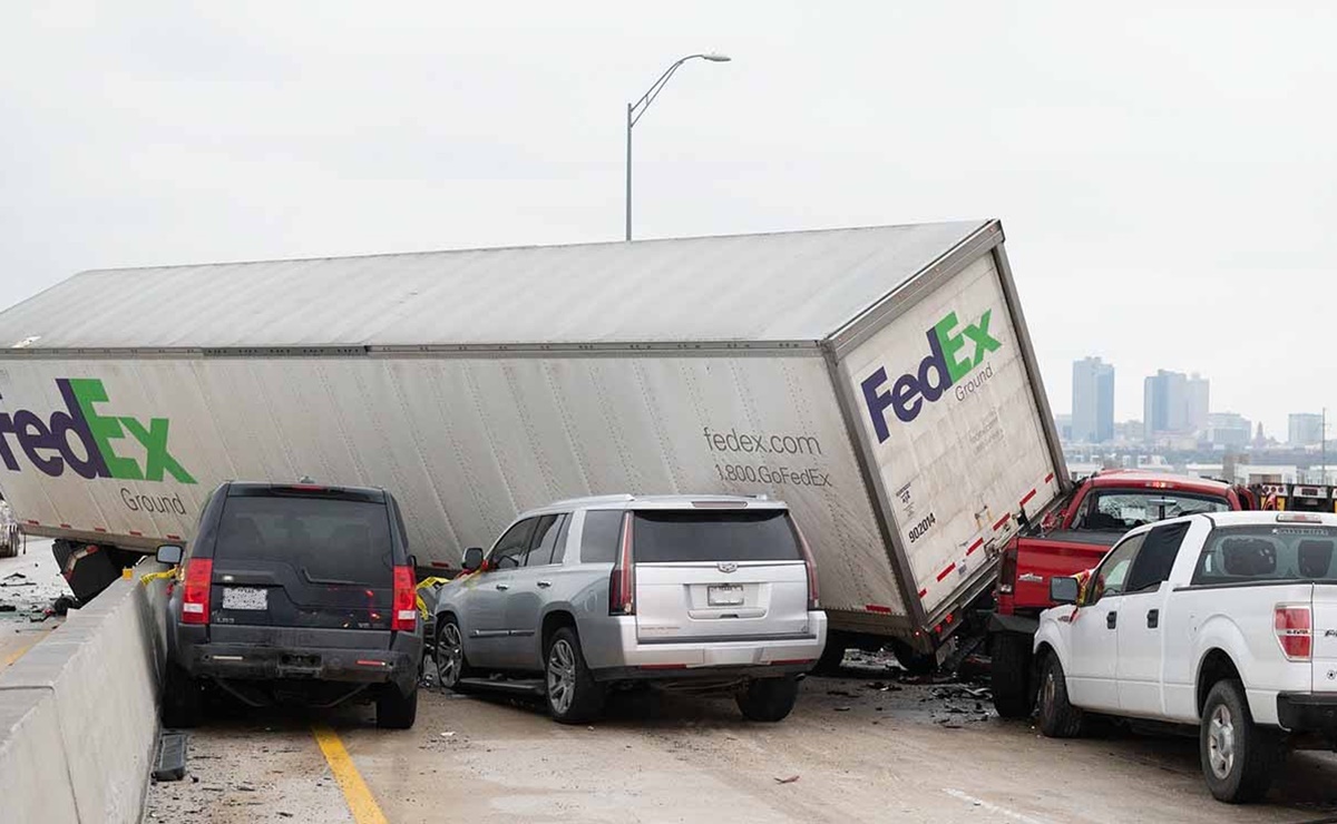 Video. Accidente de 130 vehículos en Fort Worth deja 6 muertos 