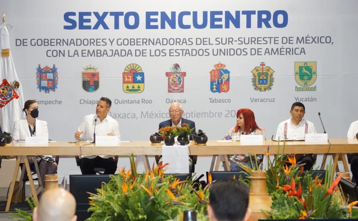 "Son tiempos de oportunidades para el sur-sureste", dice Murat al encabezar encuentro de gobernadores en Oaxaca