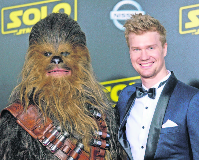 Han se queda solo; muere Chewbacca 