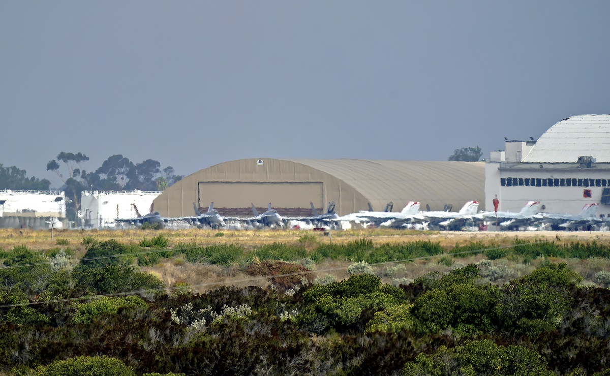 Muere piloto de avión militar que se estrelló cerca de base de San Diego