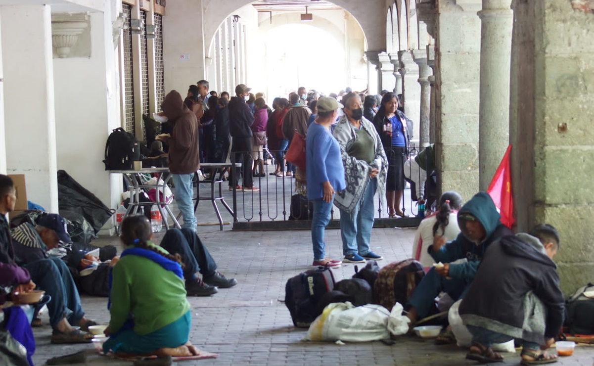 En vísperas de fiestas patrias, organizaciones toman como rehén al zócalo de Oaxaca 