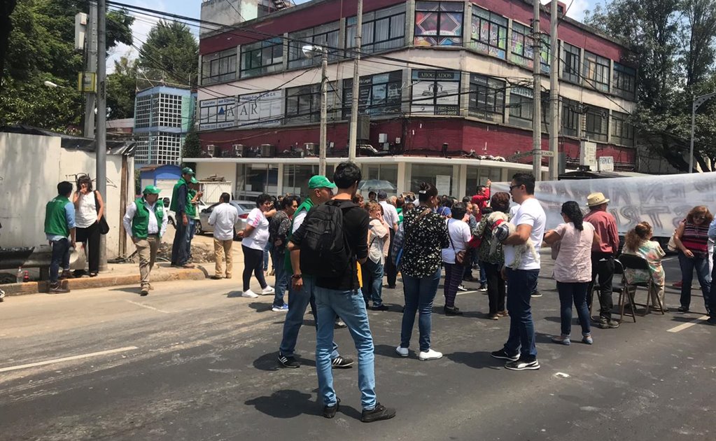 Habitantes del Multifamiliar bloquean Calzada de Tlalpan