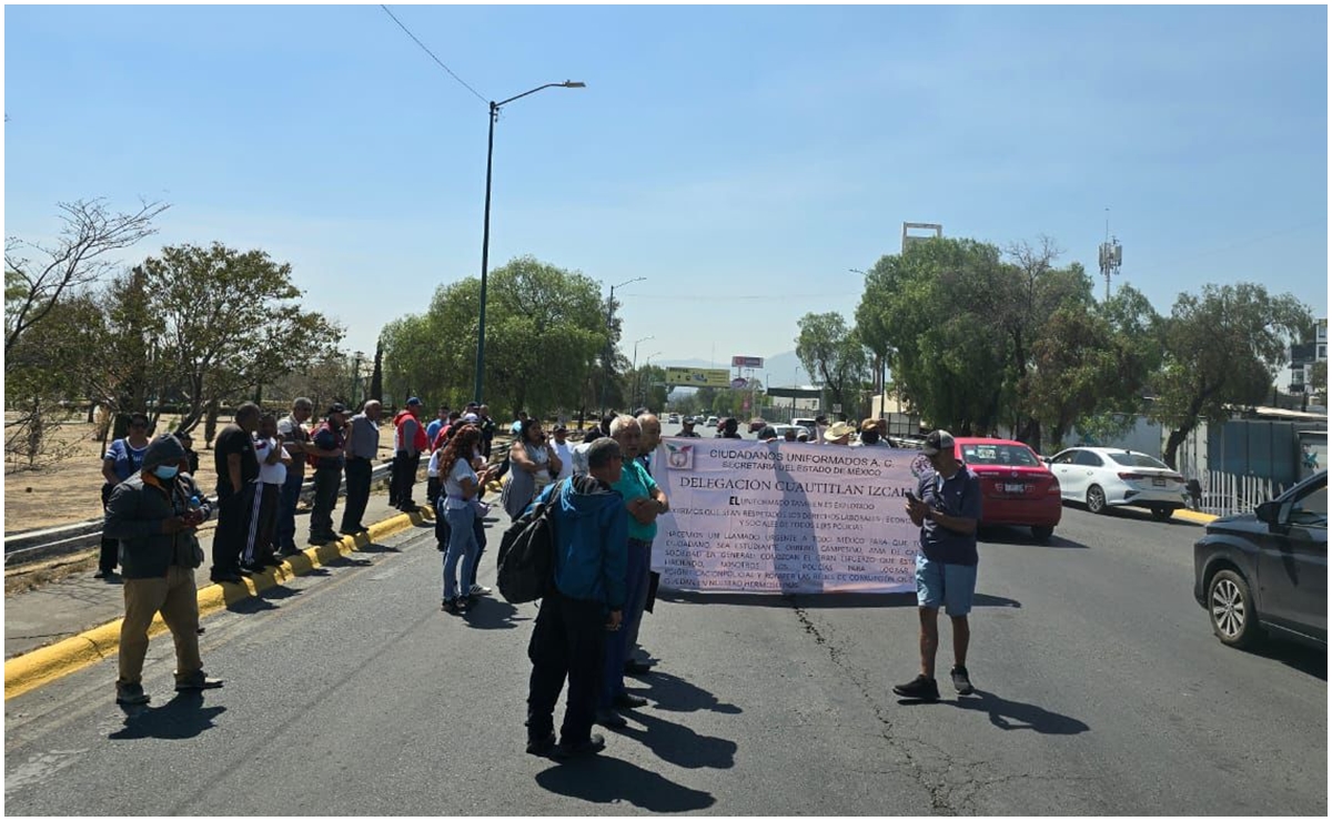 Policías municipales de Cuautitlán Izcalli realizan bloqueo frente al Palacio de Gobierno; exigen derechos laborales y homologación de sueldos