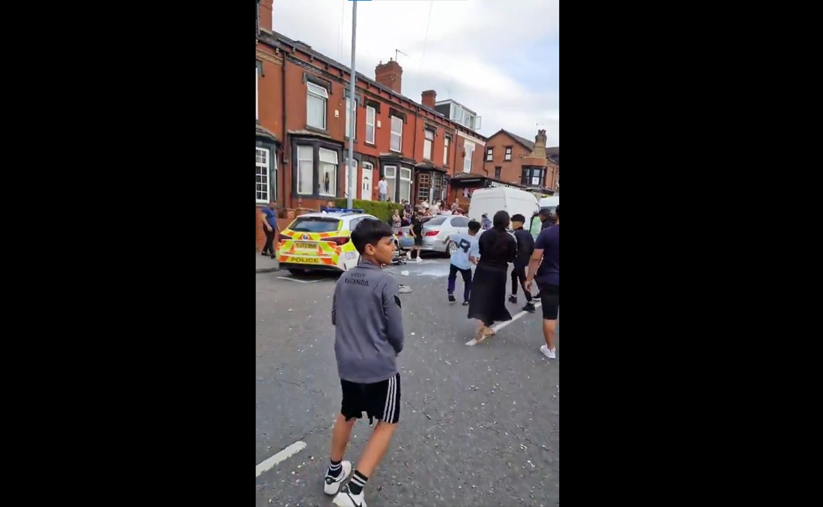 VIDEOS: Disturbios en Leeds, Inglaterra, dejan vehículos incendiados y destrozos