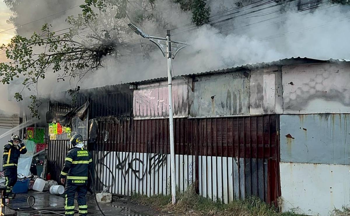 Incendio consume recicladora en Cuautepec en la GAM