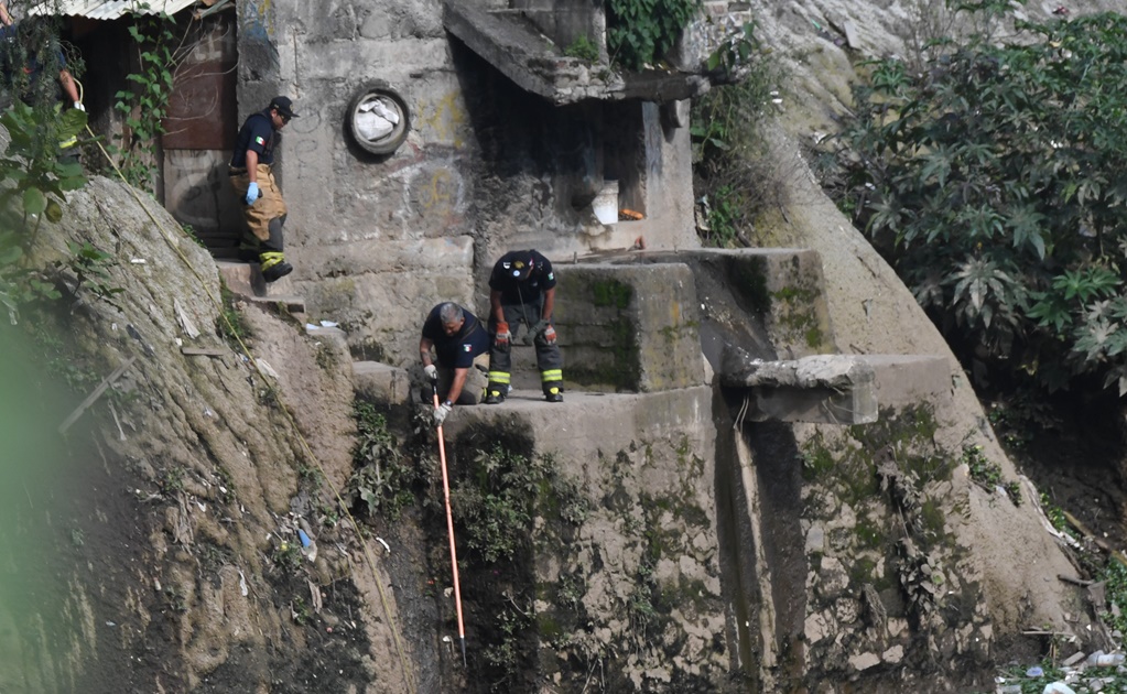 Rescatan cadáver del fondo de una presa en Álvaro Obregón