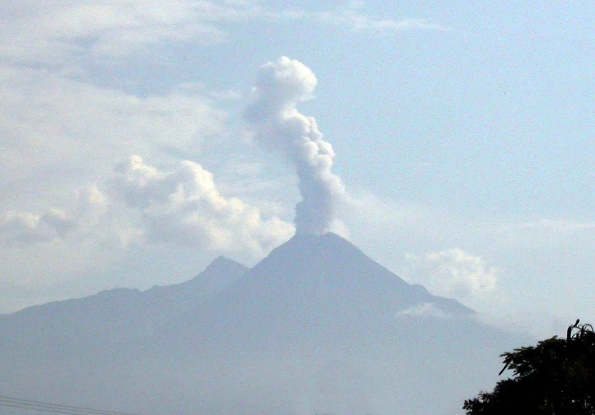 Reportan aumento de actividad sísmica en el volcán de Colima