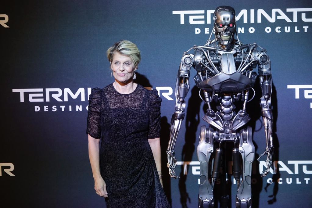 Desfilan en México protagonistas de la séptima película de Terminator 