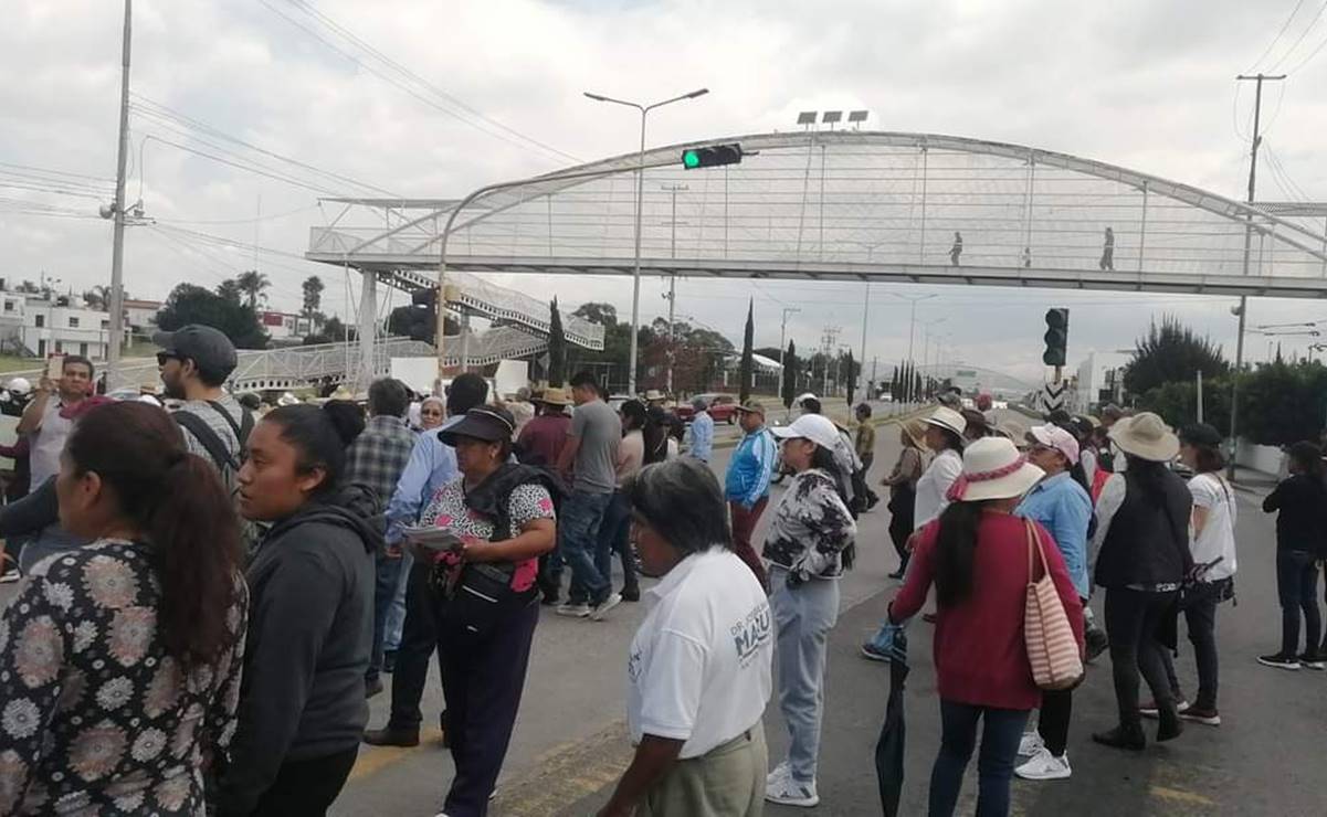 Pueblos originarios de Cholula, Puebla, bloquean carretera; buscan frenar "cártel inmobiliario"