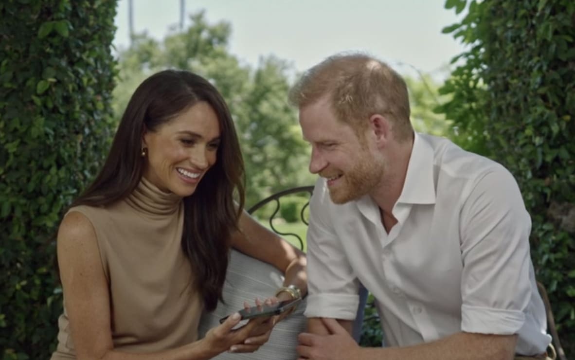 El príncipe Harry y Meghan Markle reaparecen sonrientes en medio de 'sabotaje'