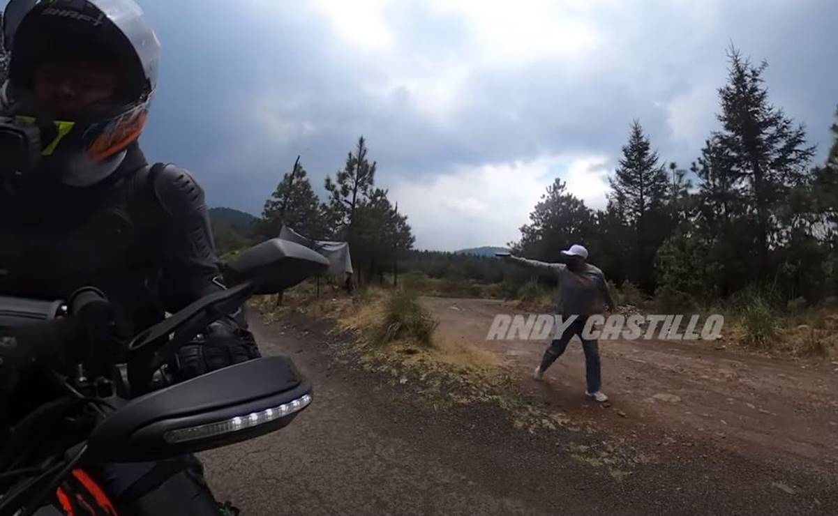 VIDEO. "Nomás vengo por los aparatos", a punta de pistola asaltan a motociclistas en la Marquesa