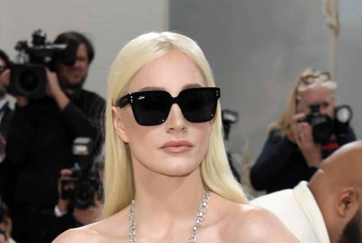 Jessica Chastain es una galaxia en la alfombra roja del Met Gala 2023 con un Gucci