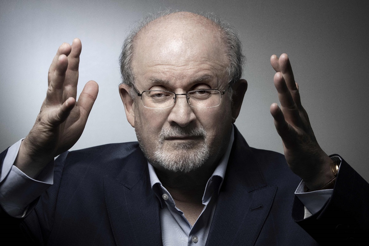 Salman Rushdie: ¿Qué dicen “Los versos satánicos” y por qué es un libro repudiado en Irán?