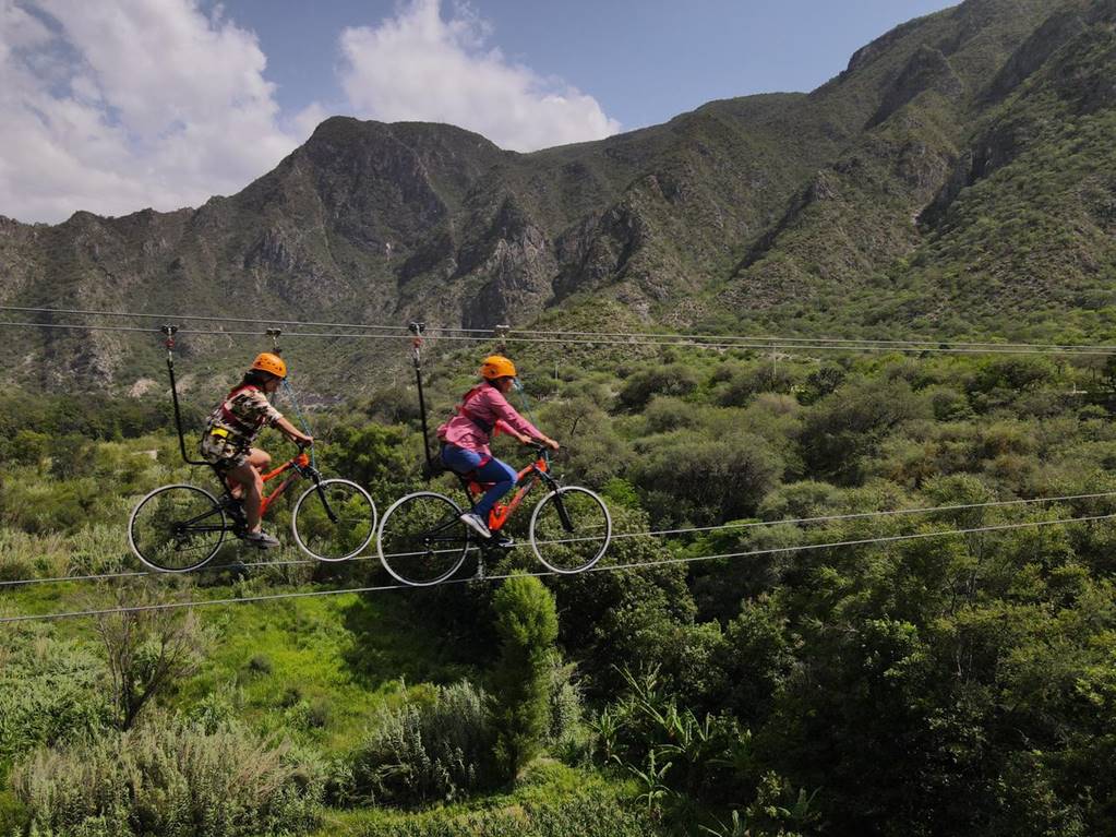 Cruza la Barranca de Metztitlán en una bicicleta voladora