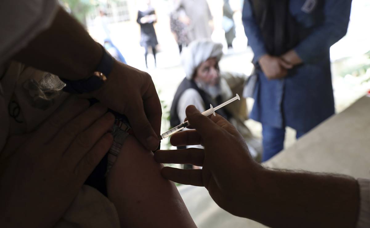 En vez de terceras dosis, países deberían donar vacunas a los que no tienen: OMS