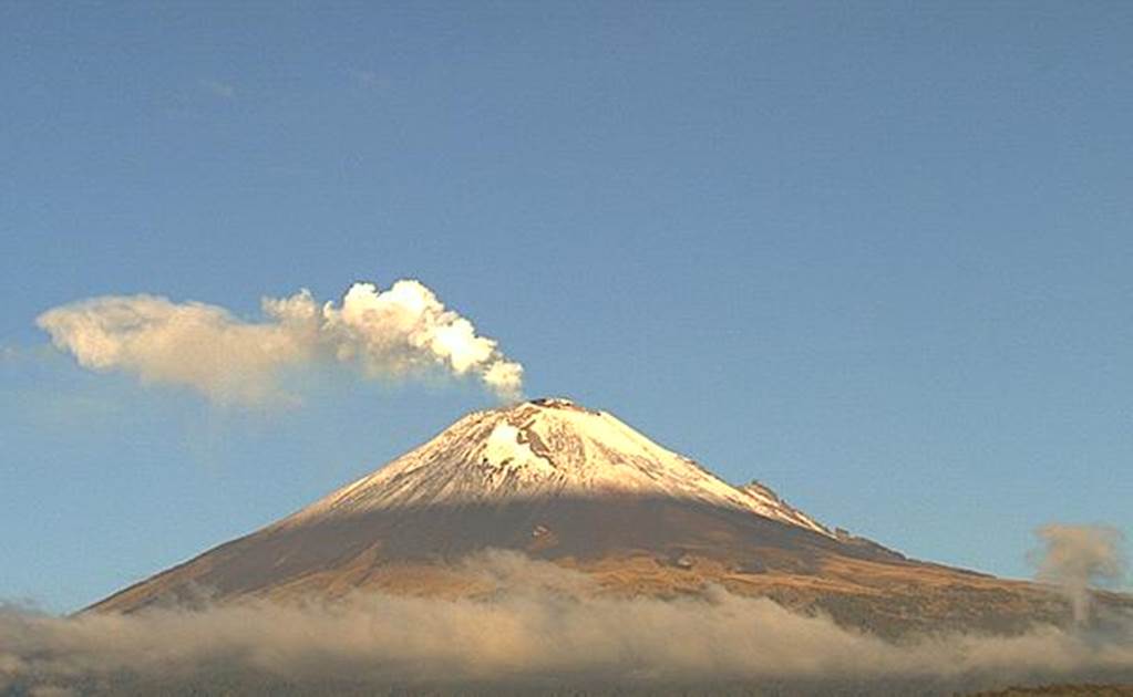 "Popo" y Volcán de Colima permanecen con baja actividad