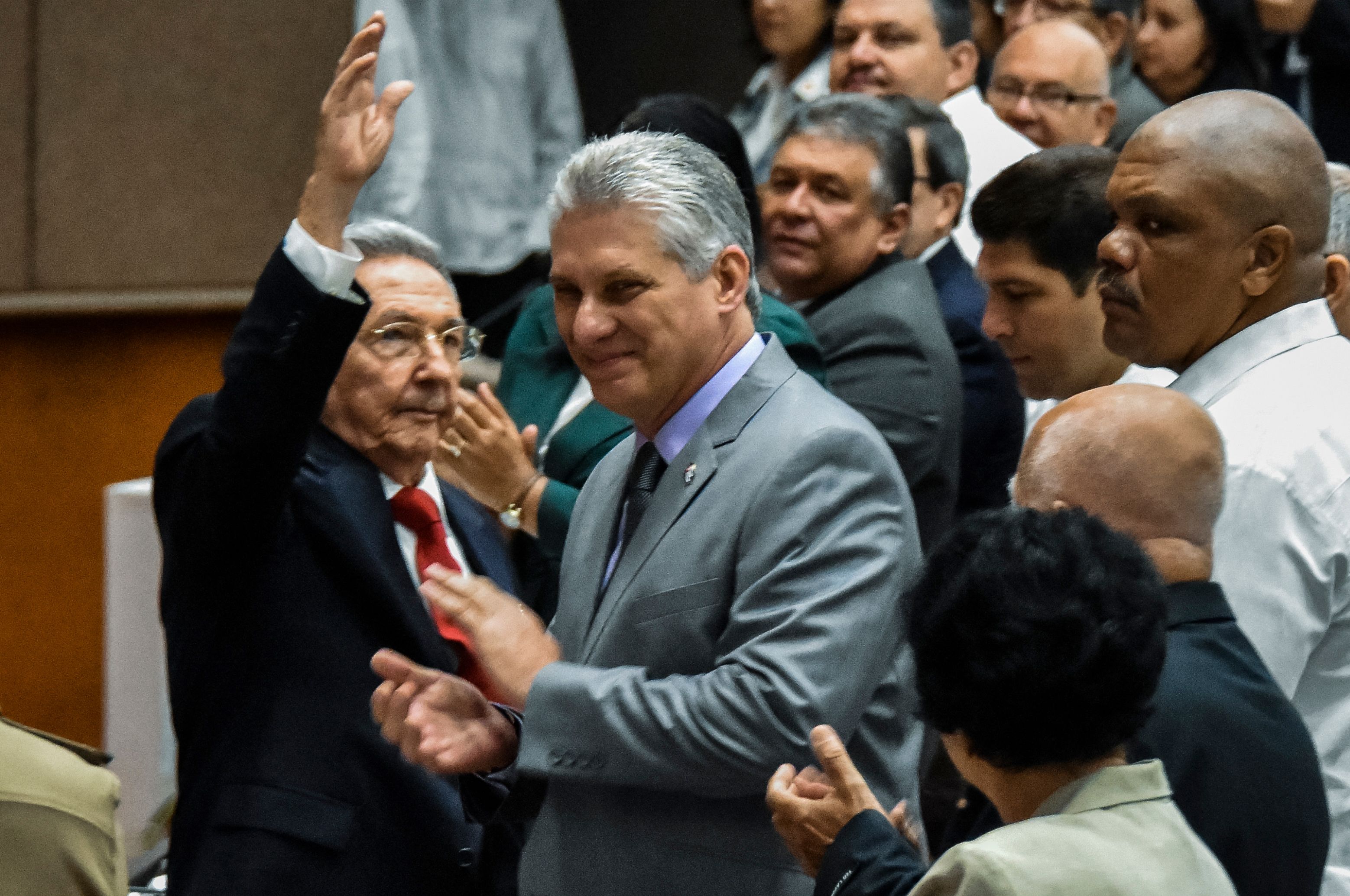 Parlamento de Cuba propone a Miguel Díaz-Canel para suceder a Raúl Castro