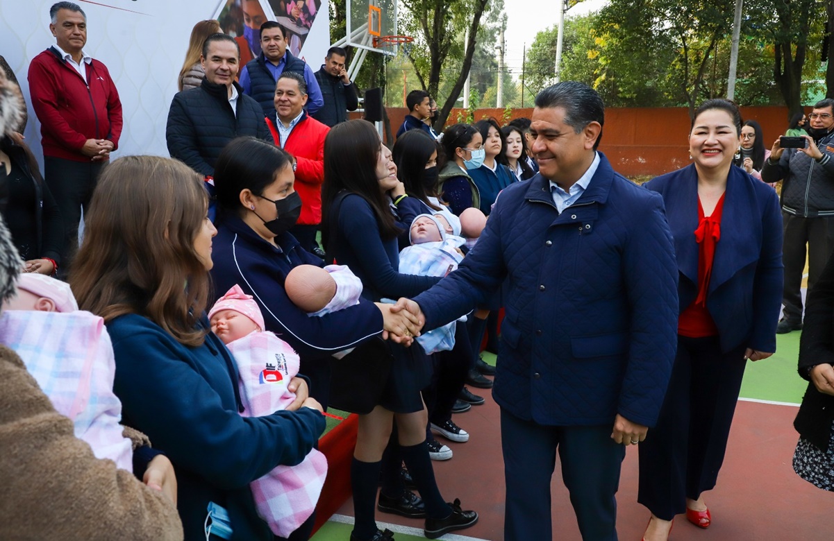 Con bebés virtuales buscan desalentar embarazos en adolescentes