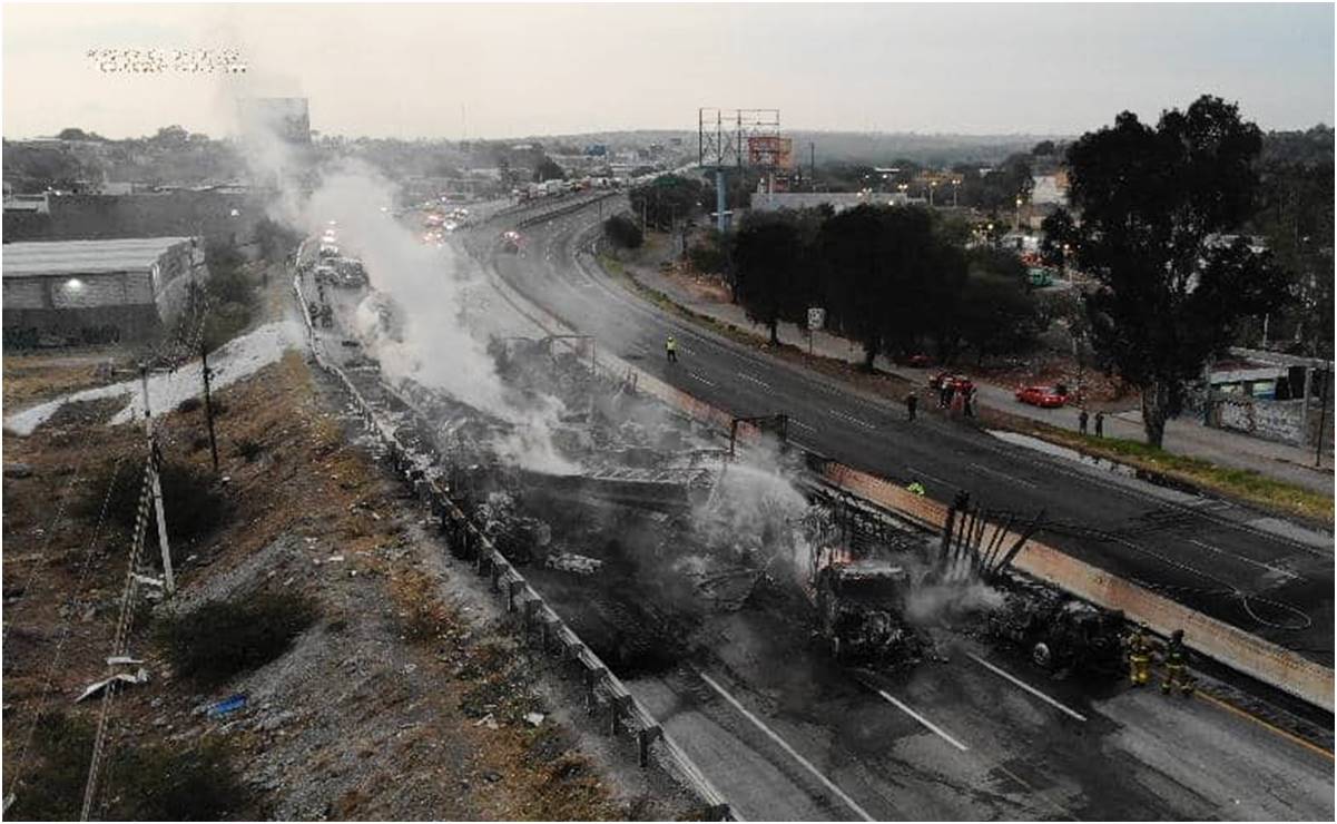 Tras carambola liberan carretera México-Querétaro, a la altura de San Juan del Río