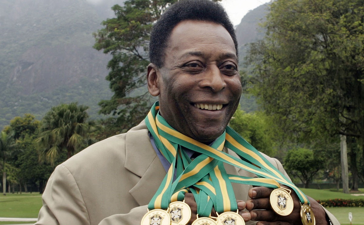 Muere Pelé a los 82 años; el futbol está de luto