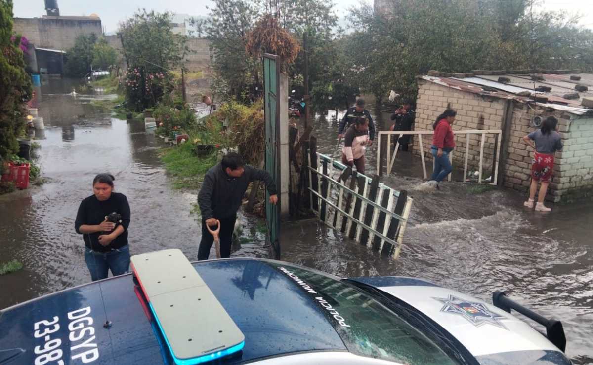 Tormenta y desbordamiento de un río inunda calles y viviendas de Toluca