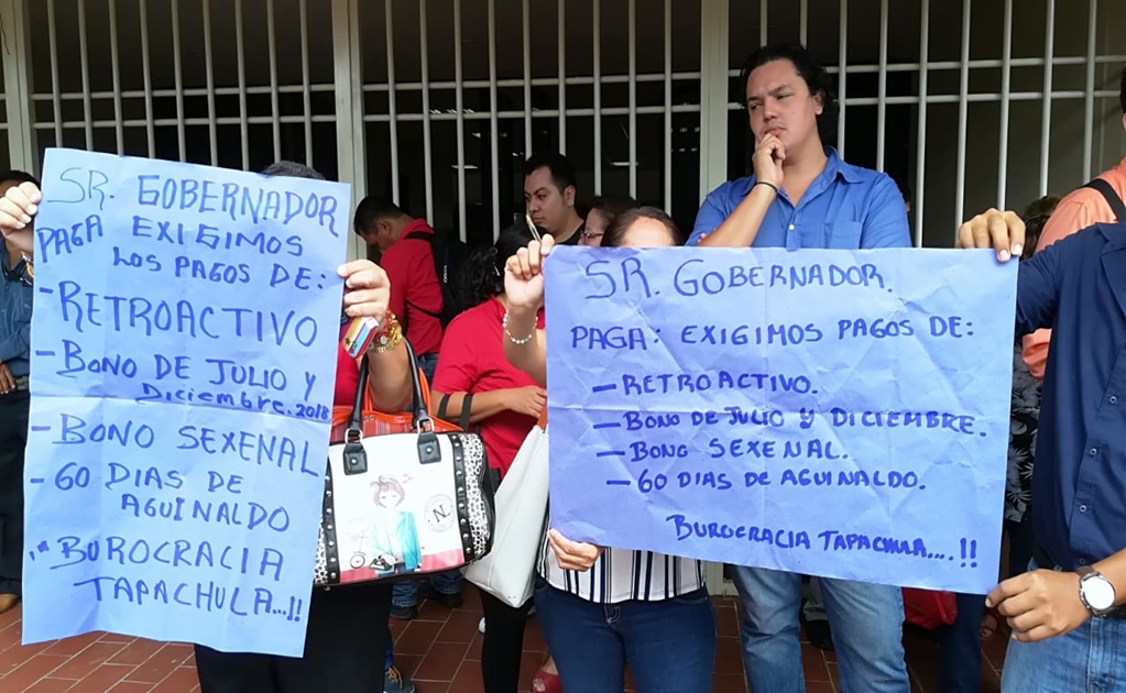 Trabajadores toman edificio de Gobierno de Chiapas en exigencia de pagos