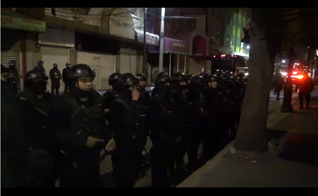 Policías retiran 350 puestos semifijos en la Morelos; detienen a 3 por narcomenudeo