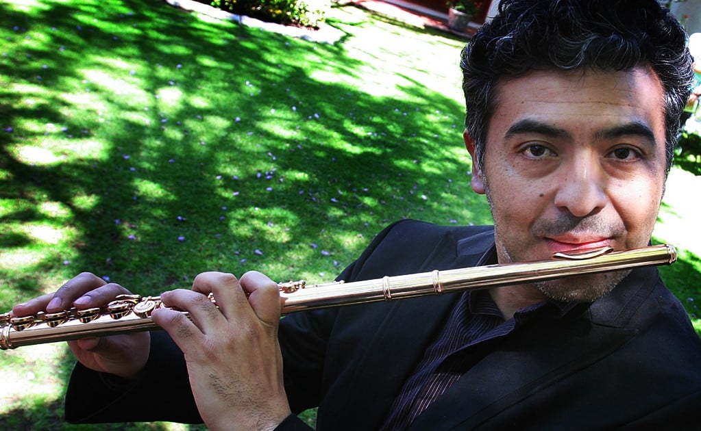 Mexican flute player triumphs in France