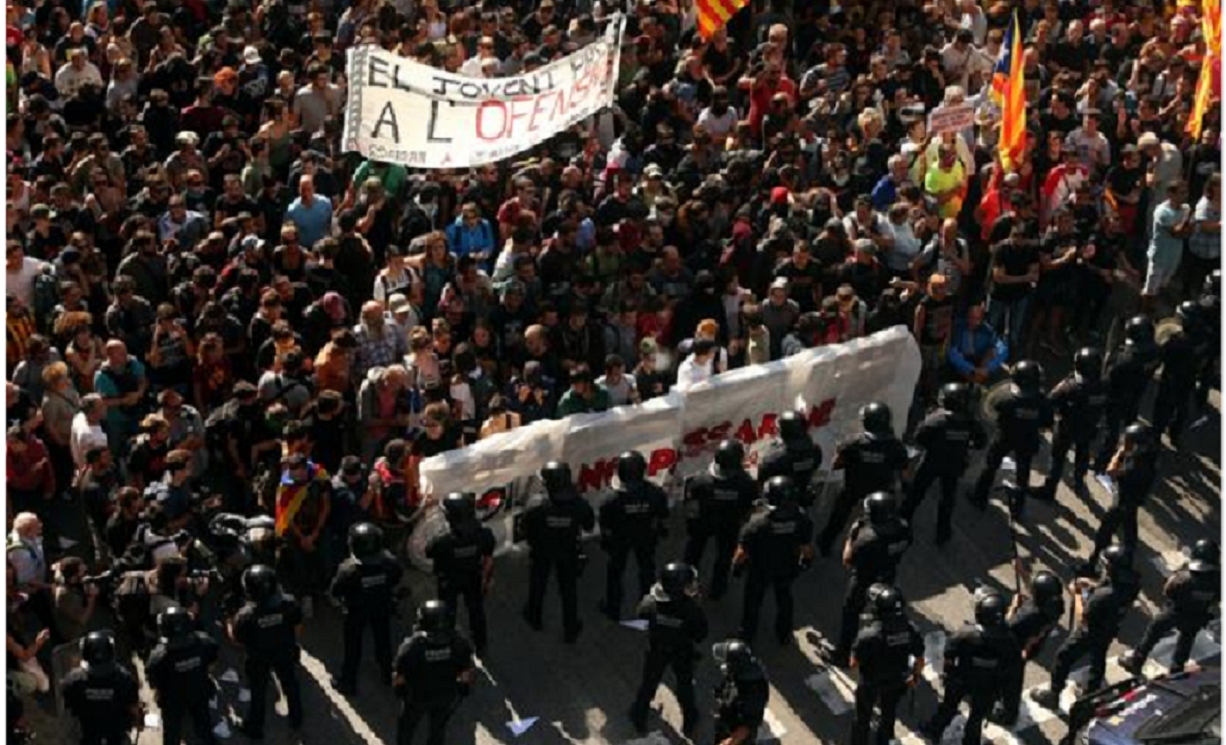 Suman 24 heridos y al menos 6 detenidos tras protestas en Barcelona