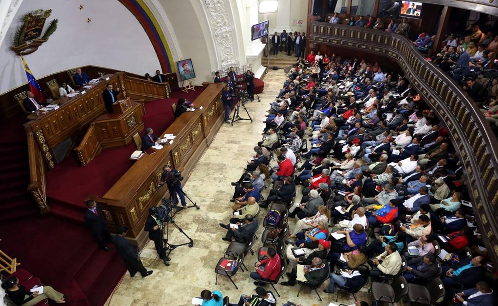 Miembros de la Asamblea venezolana piden fusilar a Guaidó por "traidor" 
