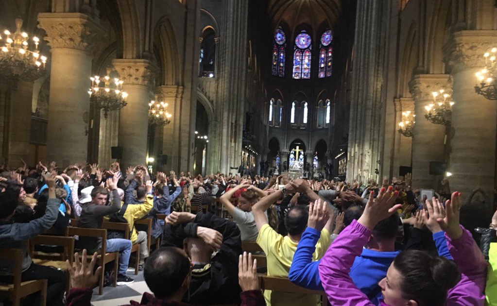 Ex funcionaria de Casa Blanca tuitea momentos de angustia en Notre Dame