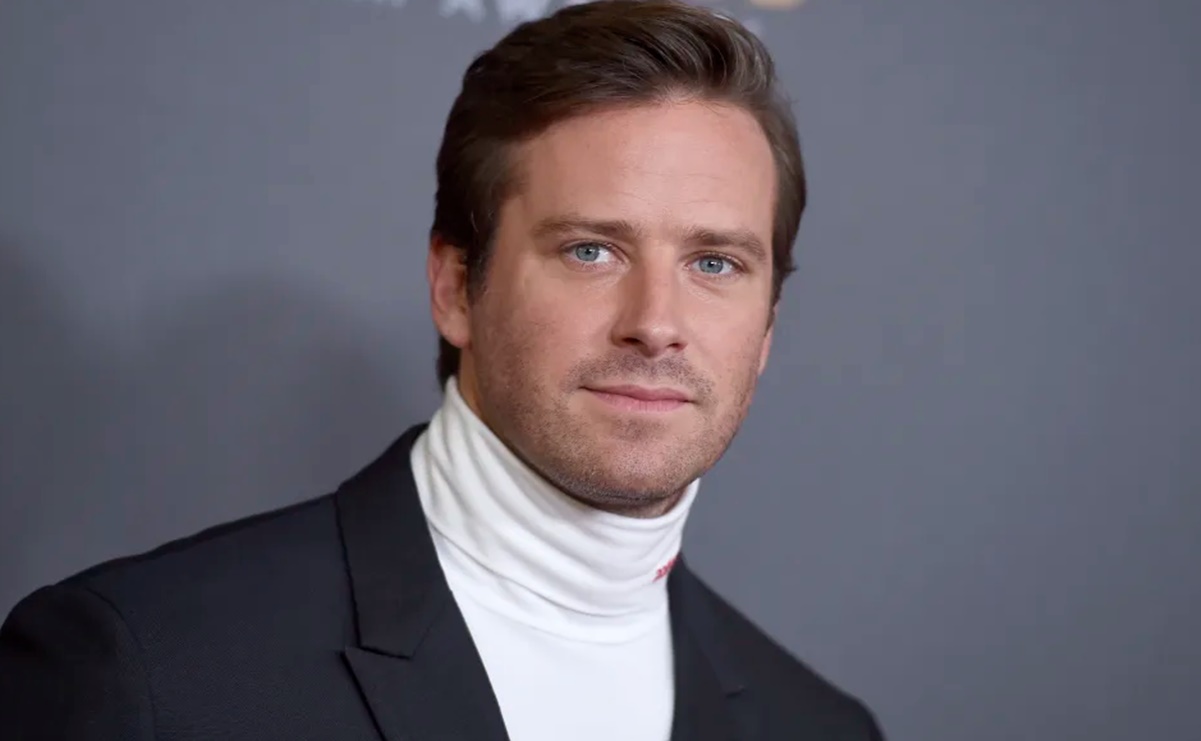 Amigos de Armie Hammer temen que recaiga en el alcoholismo tras el estreno del documental sobre su vida