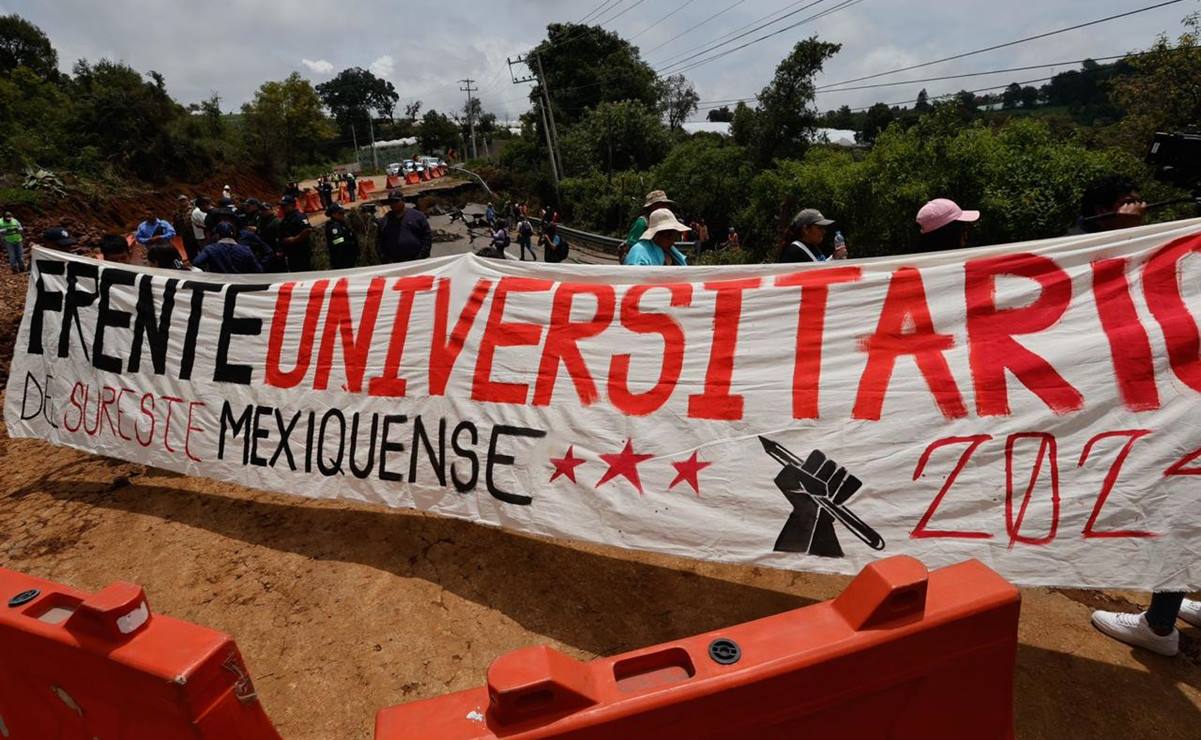 Estudiantes de Tenancingo exigen que carretera federal 55 sea declarada zona de desastre tras hundimiento