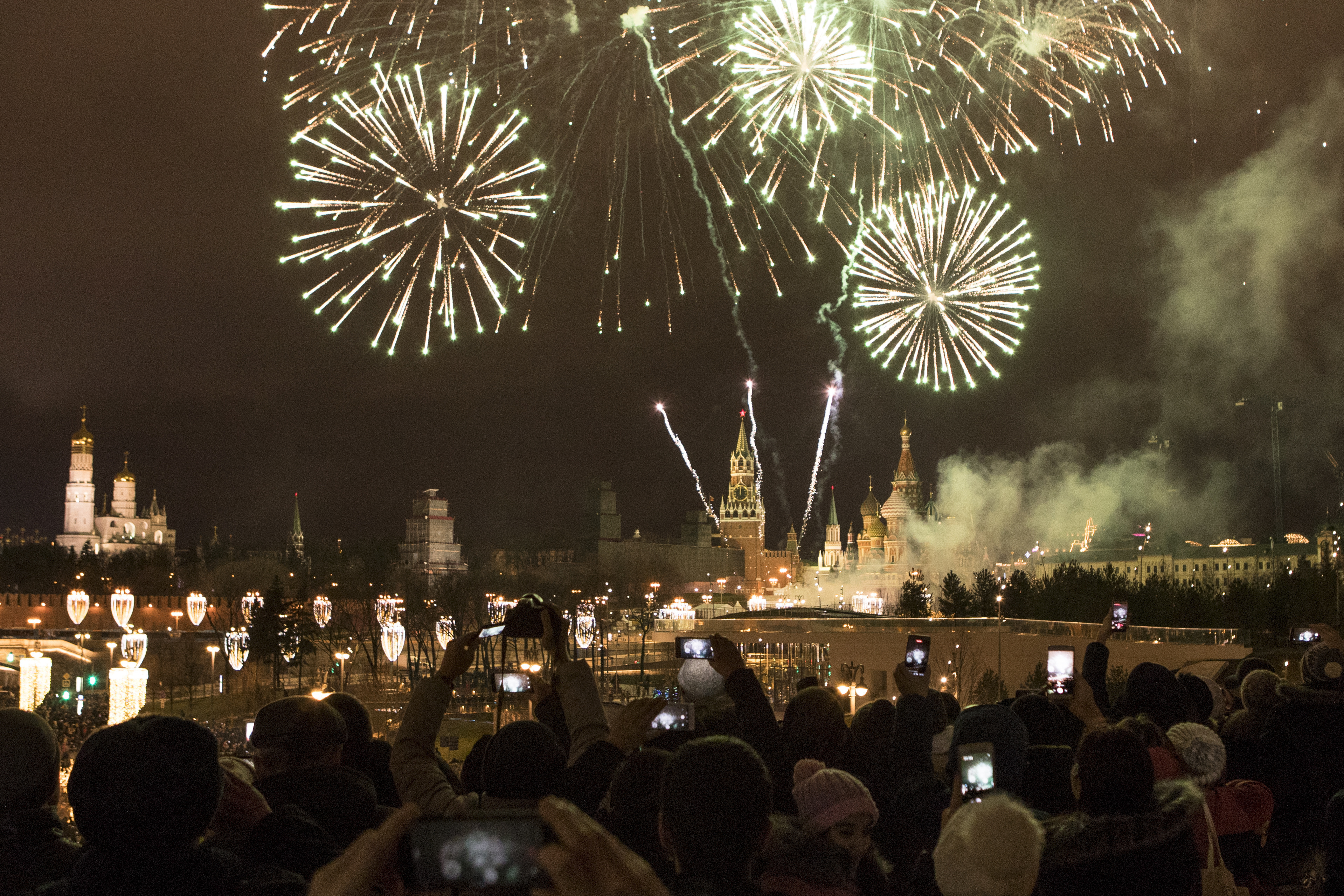 Москва где встретить новый. Салют 