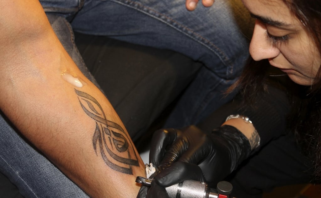 Tatuaje, el arte prohibido que busca ser regulado en Egipto