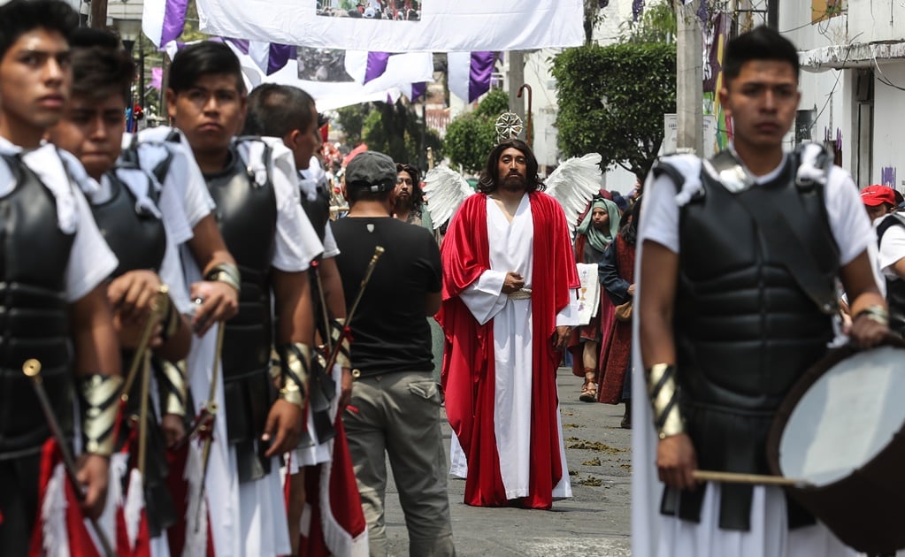 Termina recorrido de Pasión de Cristo por 8 barrios de Iztapalapa