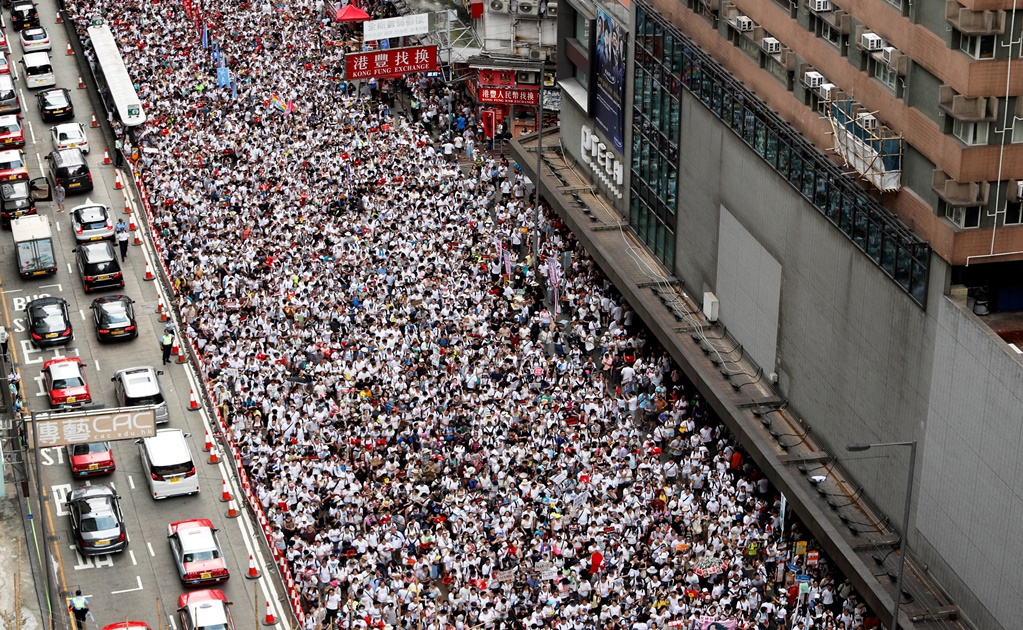 Hong Kong pushes bill allowing extraditions to China 