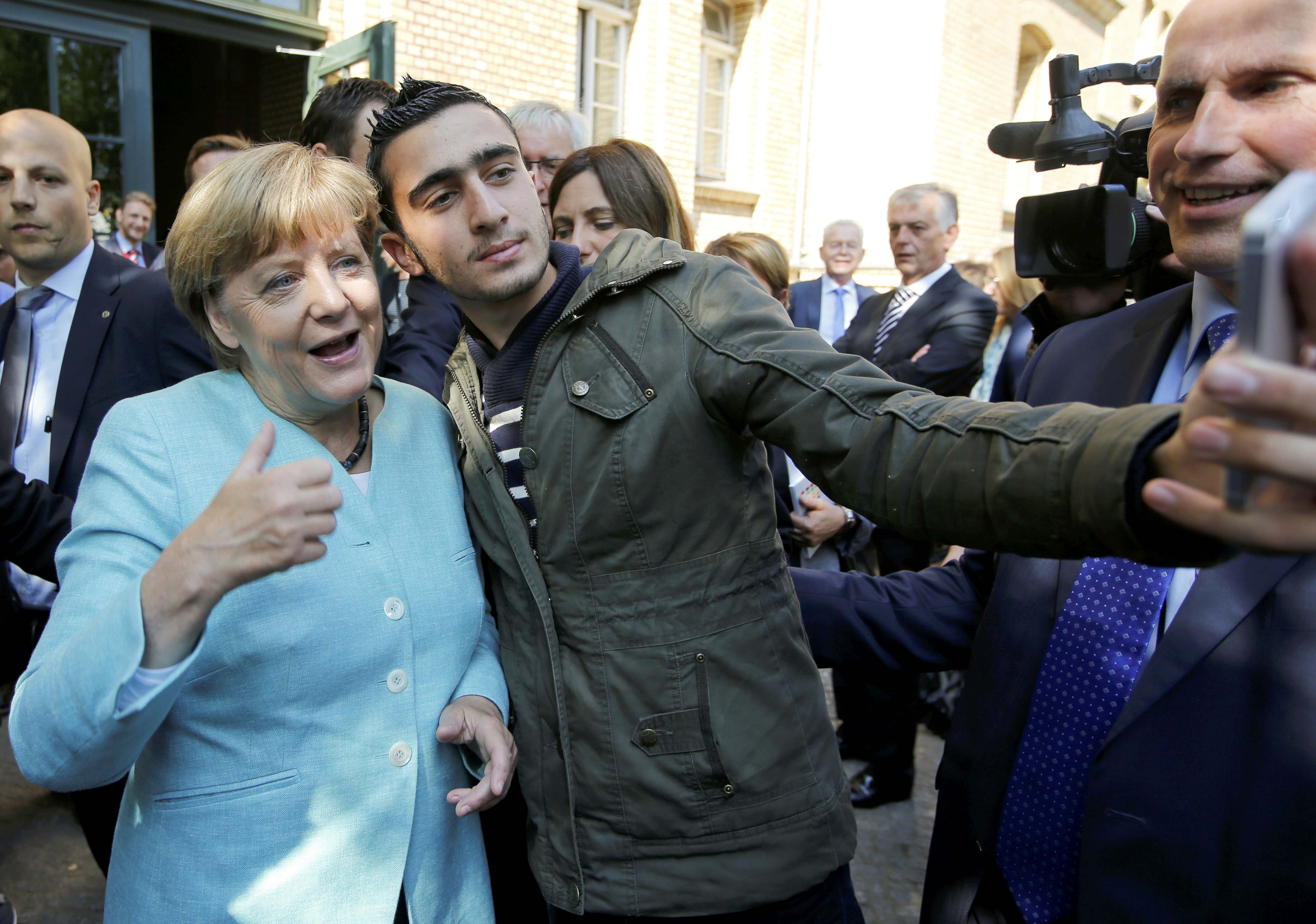 Refugiado sirio que se tomó selfie con Merkel pierde juicio contra Facebook