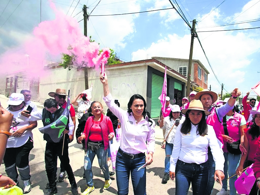 Del  Moral ofrece ambulancia y pipa de agua a Tultepec