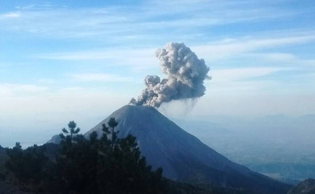 Actividad del Volcán de Colima, bajo parámetros normales