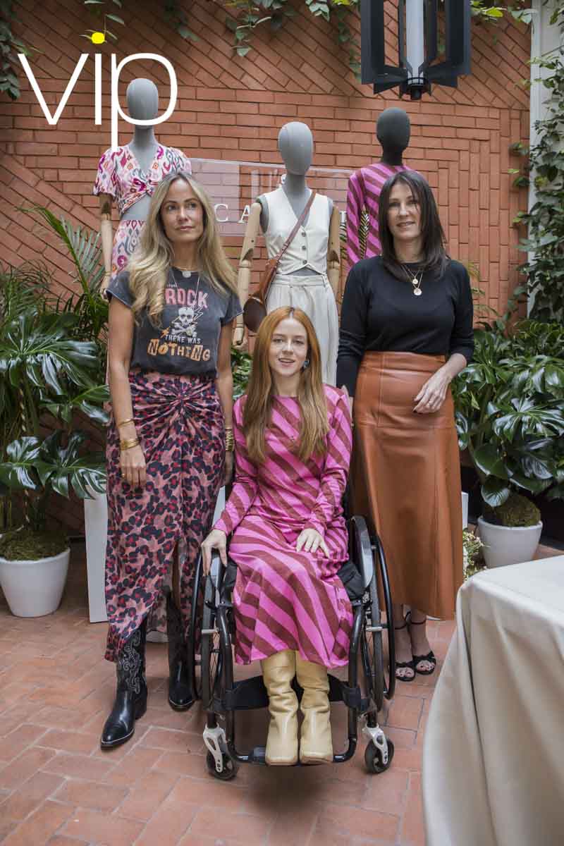 Andrea Zuckermann da cátedra de poder femenino y moda