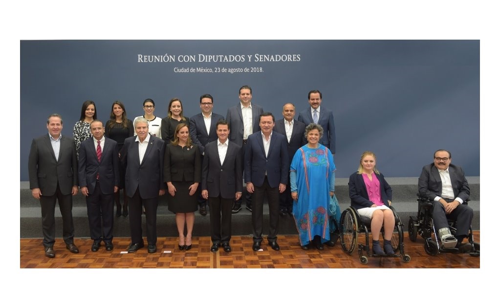 Peña Nieto se reúne con diputados y senadores electos del PRI 
