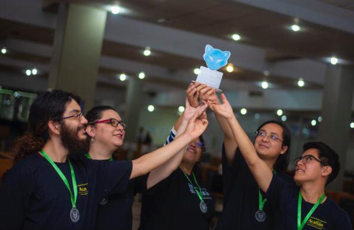 “Elefantito” y “Mamut”, los robots con los que alumnos de la FES Acatlán se lucieron en competencia 