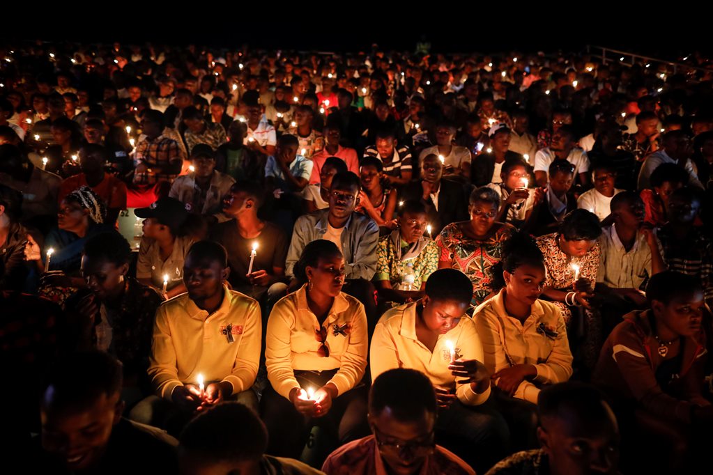 Ruanda rinde homenaje a las víctimas del genocidio de hace 25 años